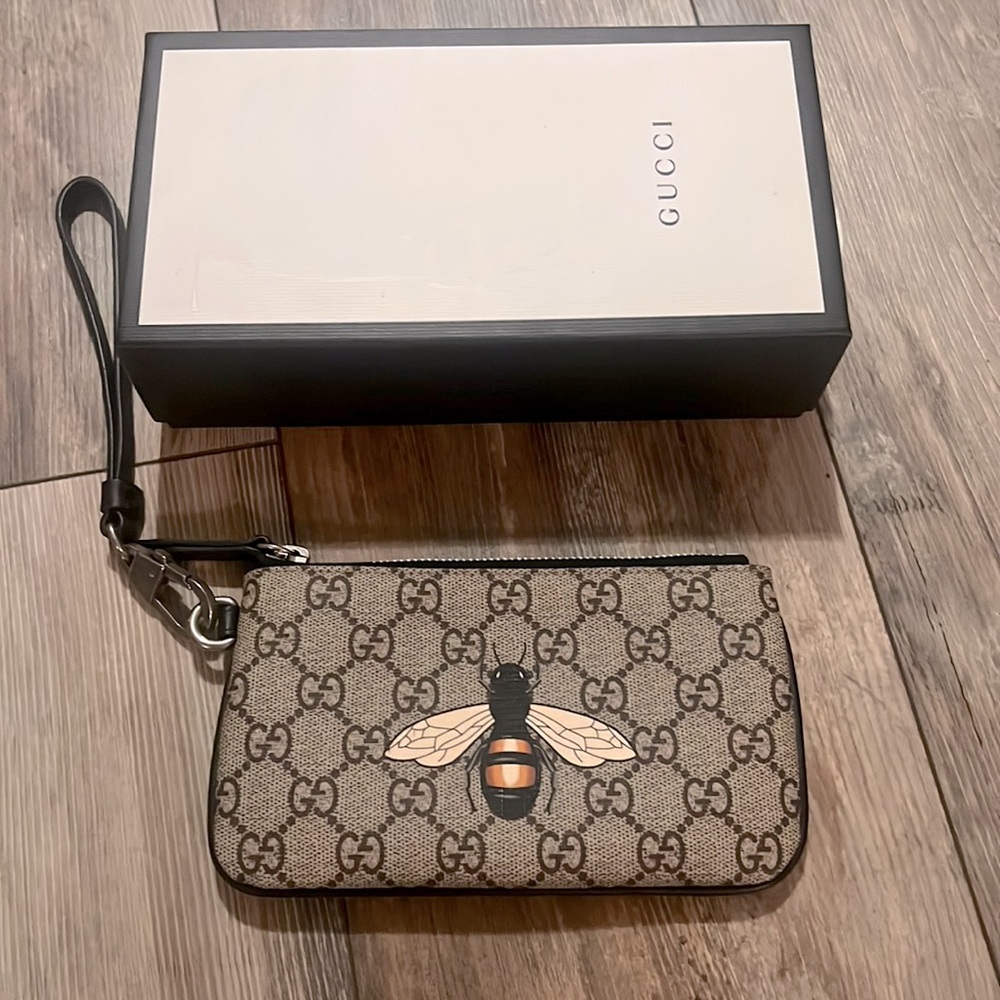 Gucci clutch with wallet pocket, Never used, excellent condition.
